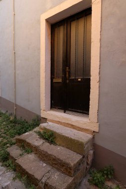 Kapı - duvar girmek ve oda bırakarak bir açılış 