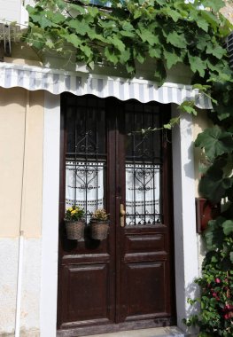 Kapı - duvar girmek ve oda bırakarak bir açılış 