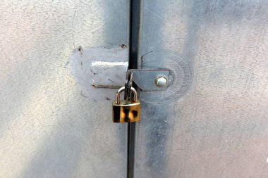 Kapı - duvar girmek ve oda bırakarak bir açılış 