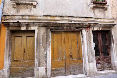 Kapı - duvar girmek ve oda bırakarak bir açılış 