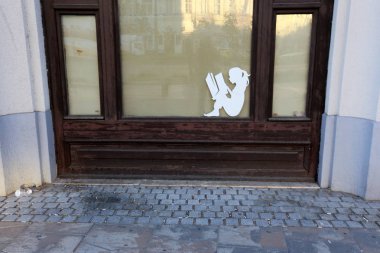 Kapı - duvar girmek ve oda bırakarak bir açılış 