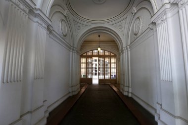 Kapı - duvar girmek ve oda bırakarak bir açılış 