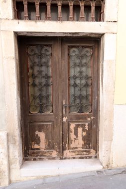 Kapı - duvar girmek ve oda bırakarak bir açılış 