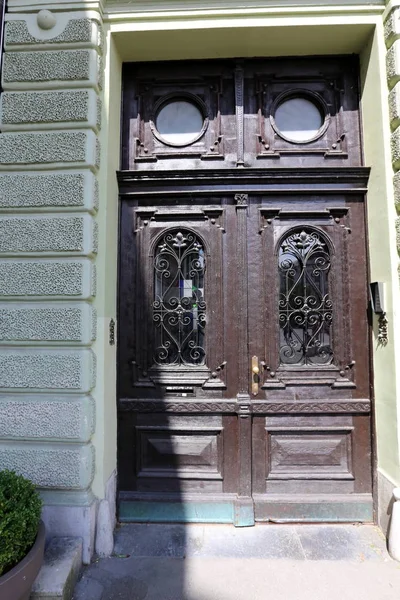 Pintu Sebuah Lubang Dinding Untuk Masuk Dan Meninggalkan Ruangan — Stok Foto