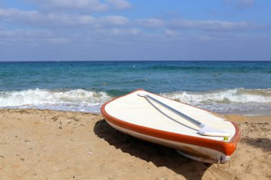 spor kayık Akdeniz'de İsrail'in kuzey kıyısında 