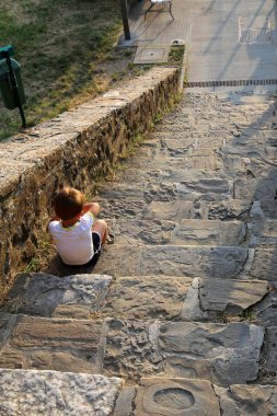 Merdiven - fonksiyonel ve yapısal öğesi dikey bağlantılar sağlayan yapısı 