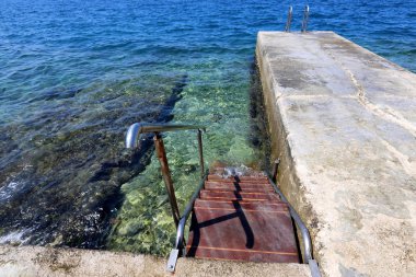 Merdiven - fonksiyonel ve yapısal öğesi dikey bağlantılar sağlayan yapısı 