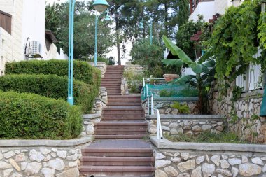 Merdiven - fonksiyonel ve yapısal öğesi dikey bağlantılar sağlayan yapısı 