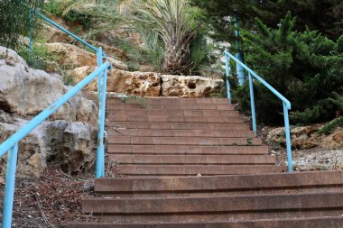 Merdiven - fonksiyonel ve yapısal öğesi dikey bağlantılar sağlayan yapısı 