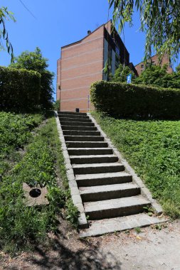 Merdiven - fonksiyonel ve yapısal öğesi dikey bağlantılar sağlayan yapısı 