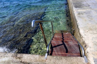 Merdiven - fonksiyonel ve yapısal öğesi dikey bağlantılar sağlayan yapısı 