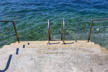 Merdiven - fonksiyonel ve yapısal öğesi dikey bağlantılar sağlayan yapısı 