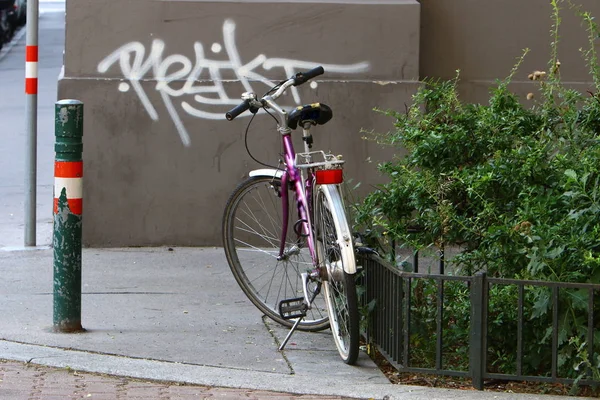 Una Bicicletta Veicolo Ruote Guidato Dalla Forza Muscolare Una Persona — Foto Stock