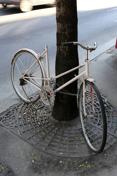 Uma Bicicleta Veículo Rodas Conduzido Pela Força Muscular Uma Pessoa — Fotografia de Stock