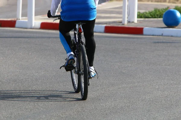 Una Bicicletta Veicolo Ruote Guidato Dalla Forza Muscolare Una Persona — Foto Stock