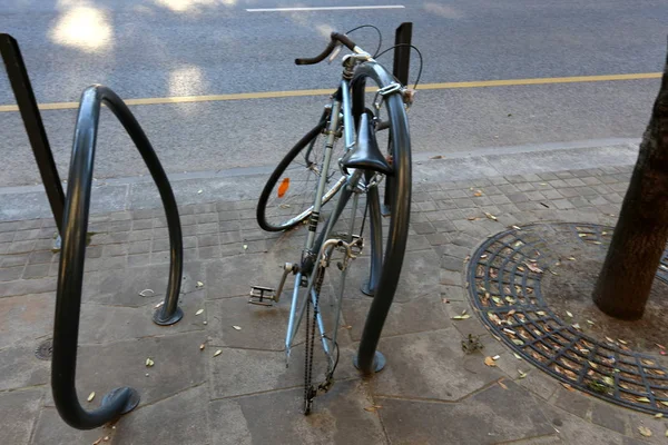 Велосипед Колесное Транспортное Средство Управляемое Мускулистой Силой Человека Через Педали — стоковое фото