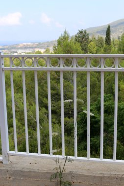 Çit - başkasının toprakları korumak için hizmet vermektedir bir yapı. 