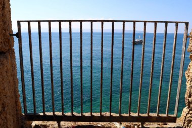 Çit - başkasının toprakları korumak için hizmet vermektedir bir yapı. 