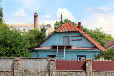 Çit - başkasının toprakları korumak için hizmet vermektedir bir yapı. 