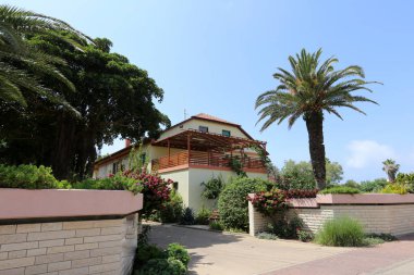 Çit - başkasının toprakları korumak için hizmet vermektedir bir yapı. 