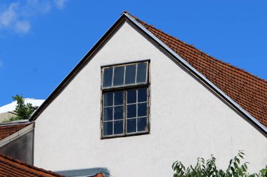 çatı ile Seramik Fayans kaplı 