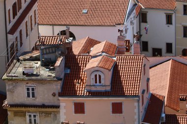 çatı ile Seramik Fayans kaplı 