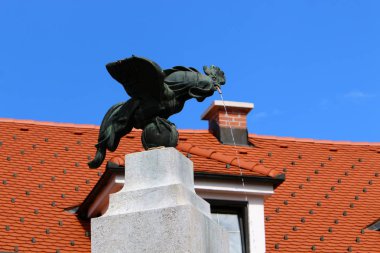 çatı ile Seramik Fayans kaplı 