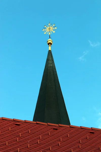 Çatı Ile Seramik Fayans Kaplı — Stok fotoğraf
