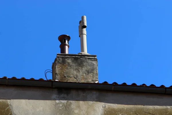 煙突は 屋根の上 — ストック写真