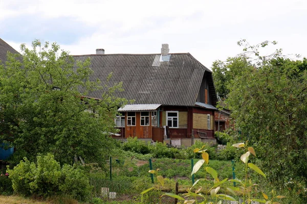 Stary Zniszczony Dom Białoruskiej Wiosce — Zdjęcie stockowe