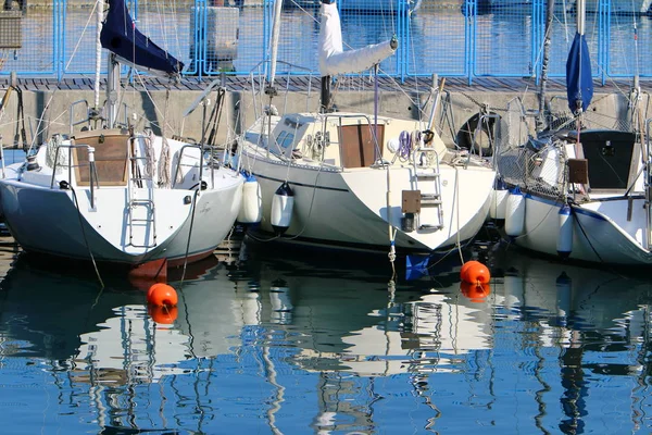 Cais Lugar Especialmente Equipado Pela Costa Para Atracar Navios Barcos — Fotografia de Stock