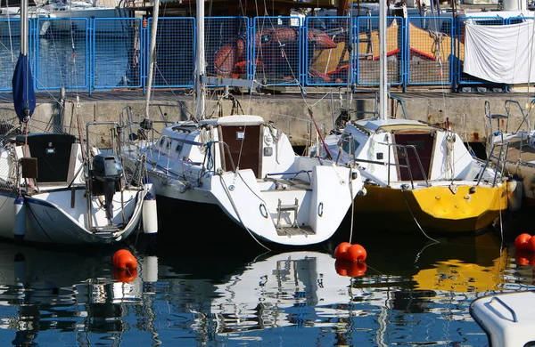 Cais Lugar Especialmente Equipado Pela Costa Para Atracar Navios Barcos — Fotografia de Stock