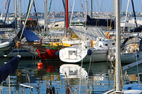 Cais Lugar Especialmente Equipado Pela Costa Para Atracar Navios Barcos — Fotografia de Stock