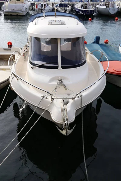 Ormeggio Luogo Appositamente Attrezzato Sulla Riva Ormeggiare Navi Barche — Foto Stock