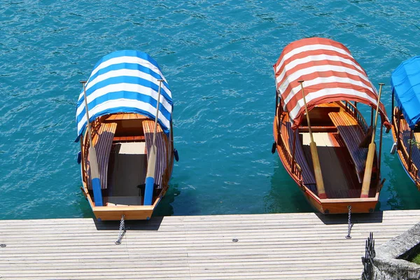 Atraque Lugar Especialmente Equipado Por Orilla Para Amarre Barcos Barcos — Foto de Stock