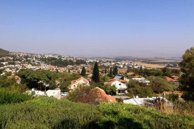 İsrail'in kuzeyinde küçük bir şehirde manzara 
