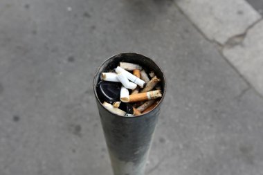 Sigara izmaritleri ve Tütün ash, İçilmeyen işleminin sık bir öznitelik için bir gemi tablam. 