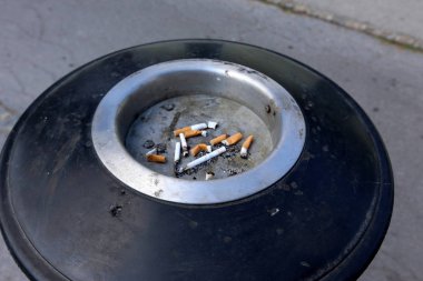 Sigara izmaritleri ve Tütün ash, İçilmeyen işleminin sık bir öznitelik için bir gemi tablam. 