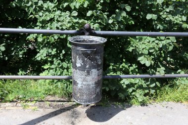 Sigara izmaritleri ve Tütün ash, İçilmeyen işleminin sık bir öznitelik için bir gemi tablam. 