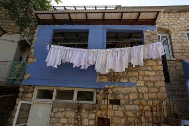 balkonda, Çamaşırhane yıkanmış ve nerede çamaşır makinası? 