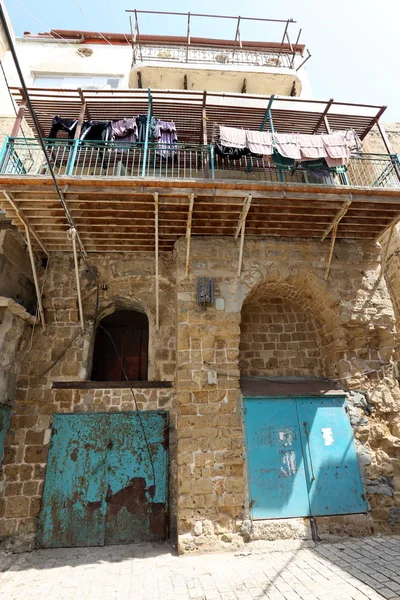 balkonda, Çamaşırhane yıkanmış ve nerede çamaşır makinası? 