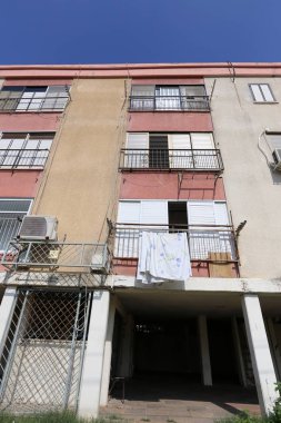 balkonda, Çamaşırhane yıkanmış ve nerede çamaşır makinası? 