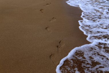 Kumdaki Kuzey İsrail ' Akdeniz'in kıyısında 