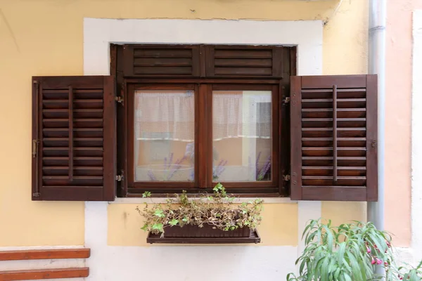 Window Opening Wall Serves Receive Light Room Ventilation — Stock Photo, Image