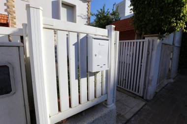 Posta kutusu toplama ve posta yazışmaları teslim için tasarlanmış