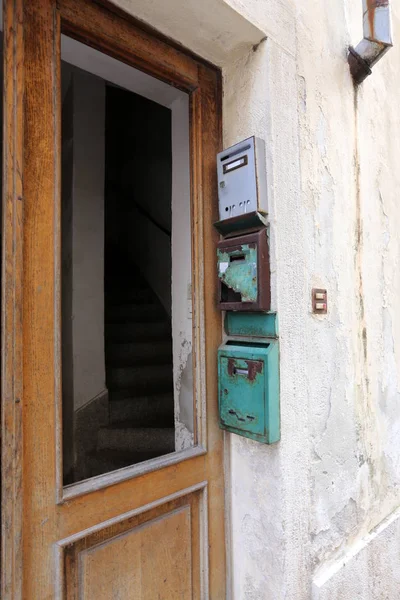 Mail box designed for collecting and delivering mail correspondence