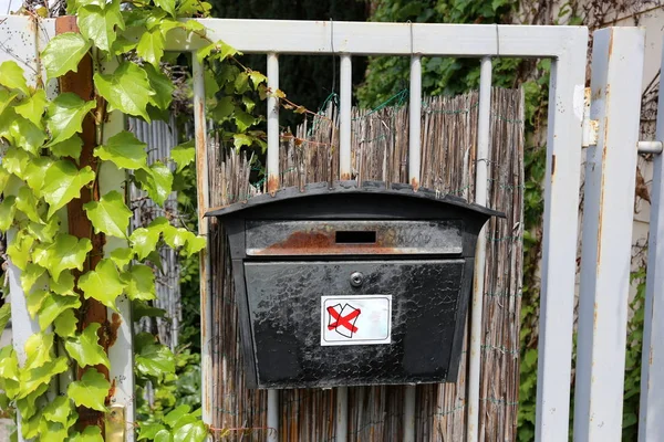 Mail box designed for collecting and delivering mail correspondence