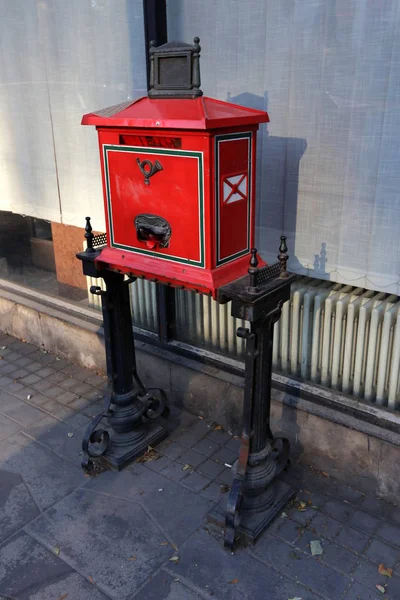 Mail box designed for collecting and delivering mail correspondence