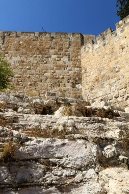 Haçlılar İsrail eski kale kalıntıları 