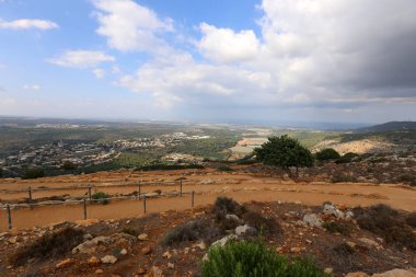 İsrail'in Kuzey dağlarında mağara kemer 